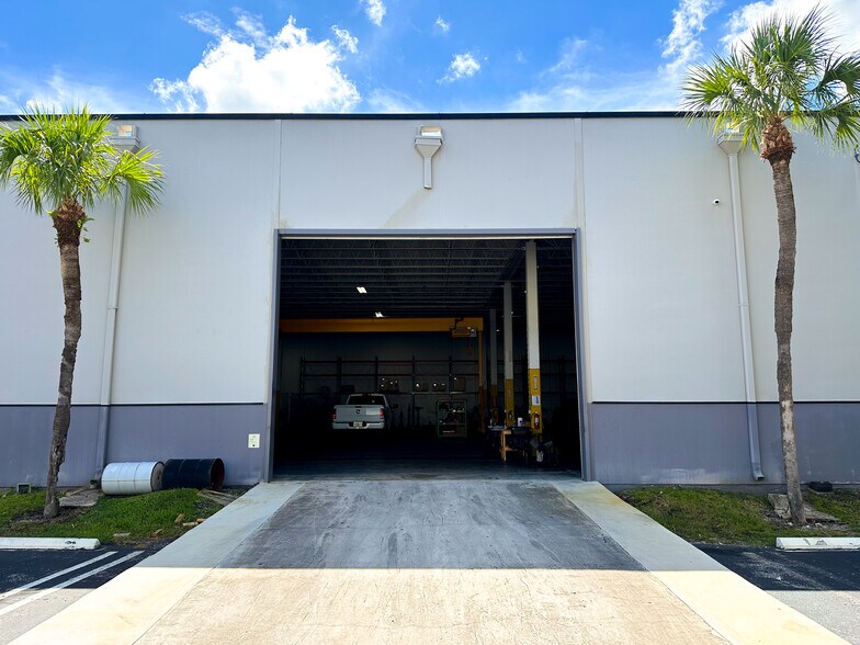 More Photos Of 14525 NW 60th Ave, Miami Lakes Warehouse For Lease