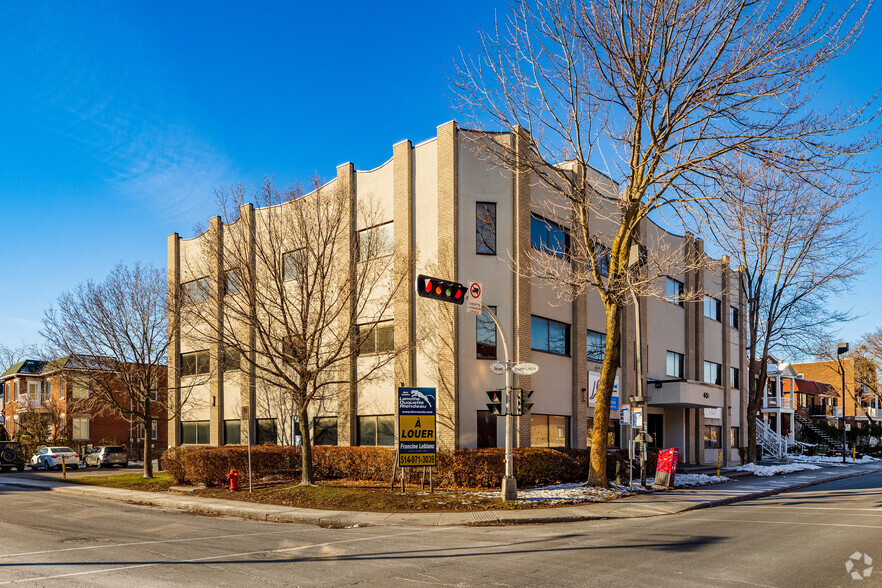 Primary Photo Of 404 Boul Décarie, Montréal Office For Lease