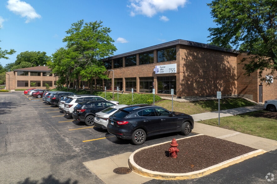 More Photos Of 755 S Milwaukee Ave, Libertyville Medical For Lease