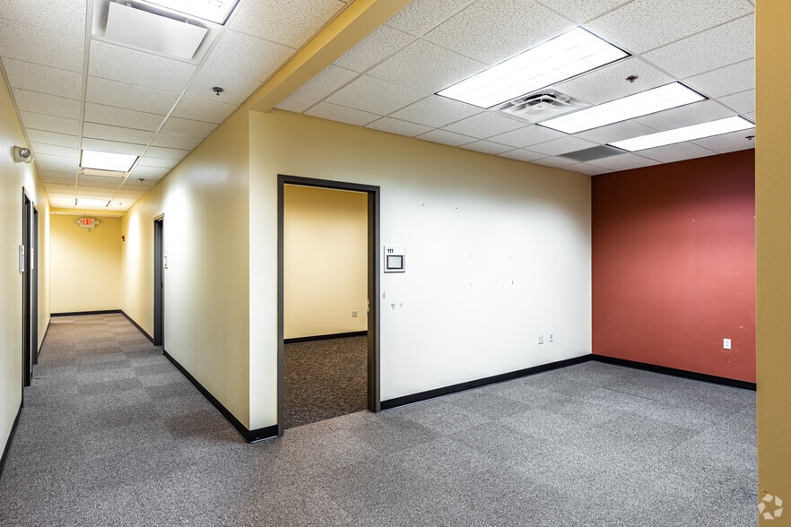 More Photos Of 1131 SW Winding Rd, Topeka Office For Sale