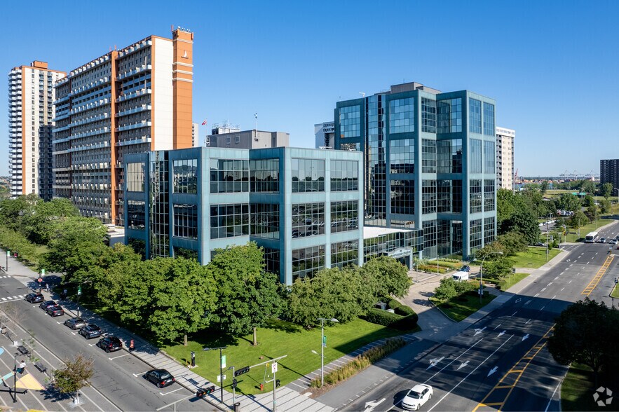 More Photos Of 1111 Rue Saint-Charles O, Longueuil Office For Lease