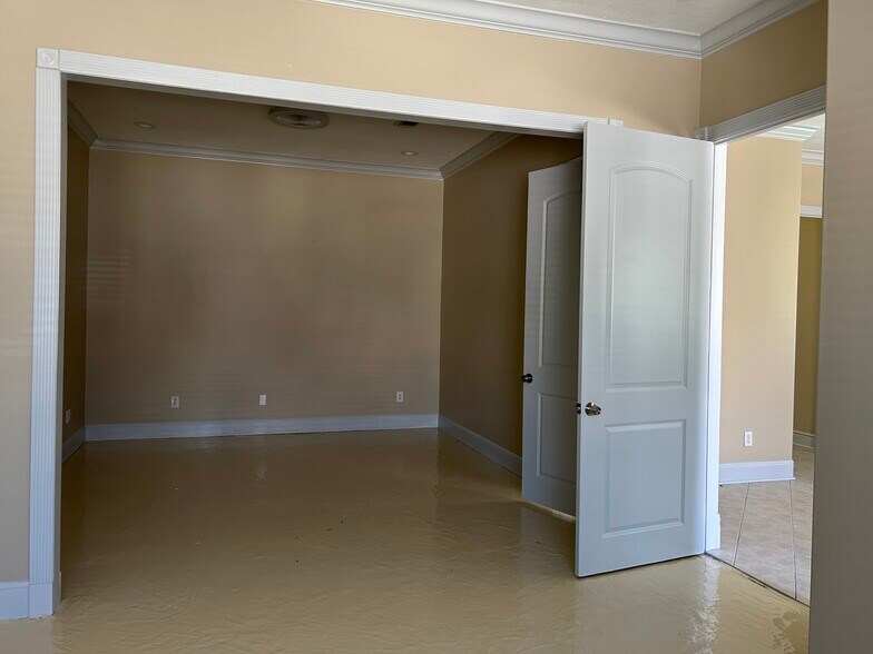 More Photos Of 12820 Willow Centre Dr, Houston Medical For Lease