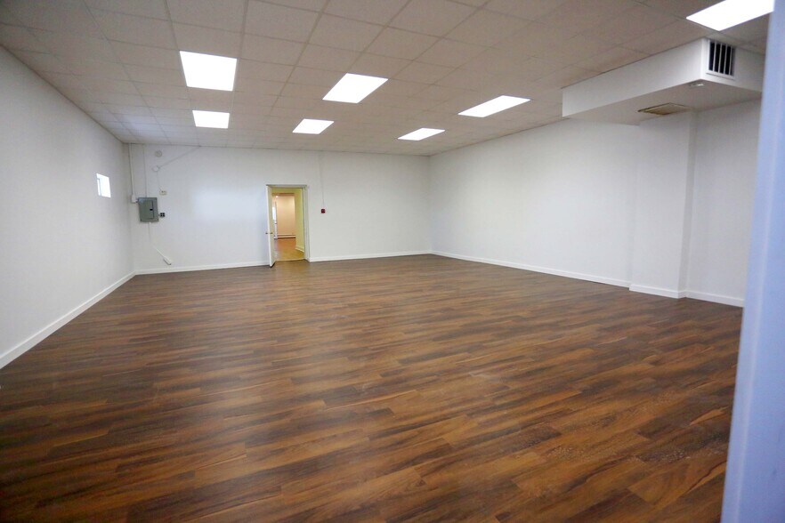 More Photos Of 380 Mclean Blvd, Paterson Freestanding For Lease