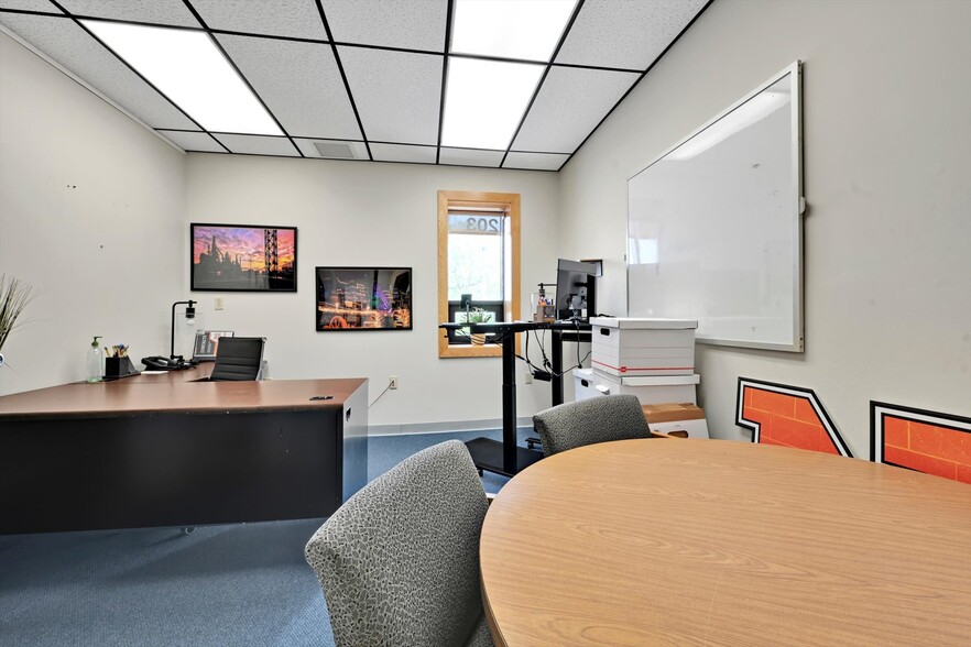 More Photos Of 2014 Laubach Ave, Northampton Office For Sale