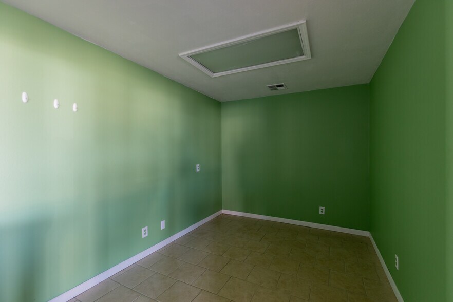 More Photos Of 221 N Cleveland Ave, Cushing Department Store For Sale