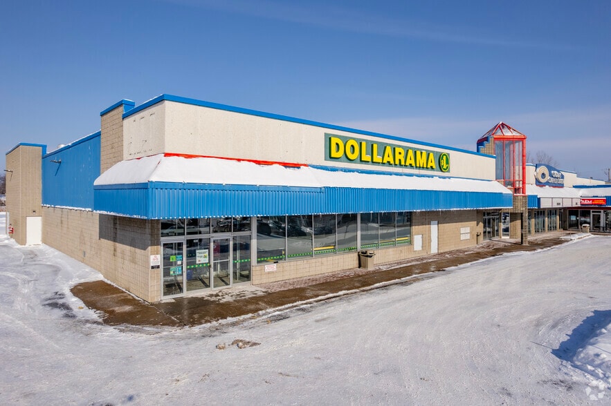 Primary Photo Of 345-393 Boul Harwood, Vaudreuil-dorion Storefront Retail Office For Lease