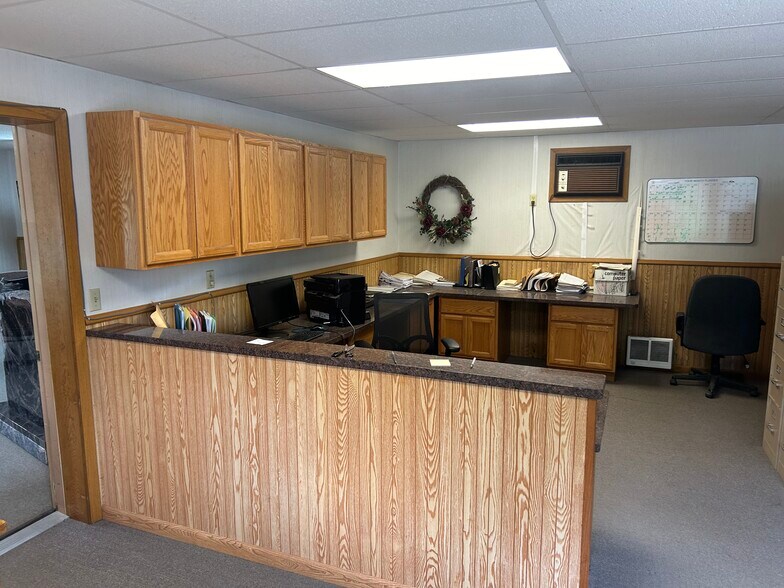 More Photos Of 711 Main St E, Melrose Manufacturing For Sale