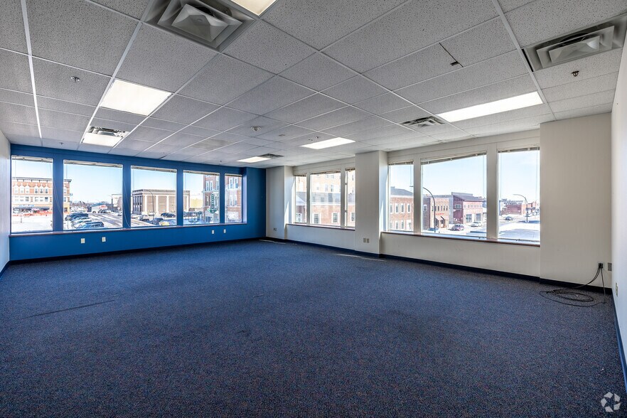 More Photos Of 11 E Church St, Marshalltown Unknown For Sale