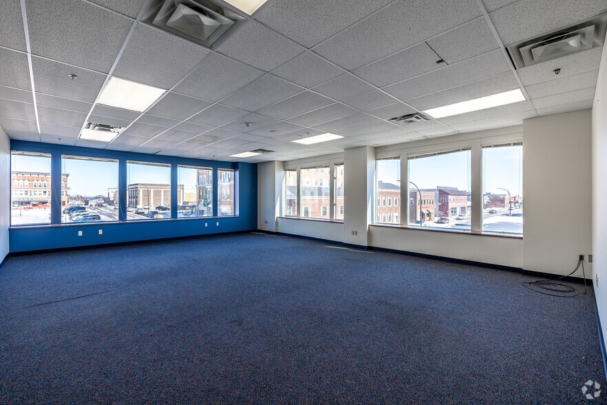 More Photos Of 11 E Church St, Marshalltown Unknown For Sale