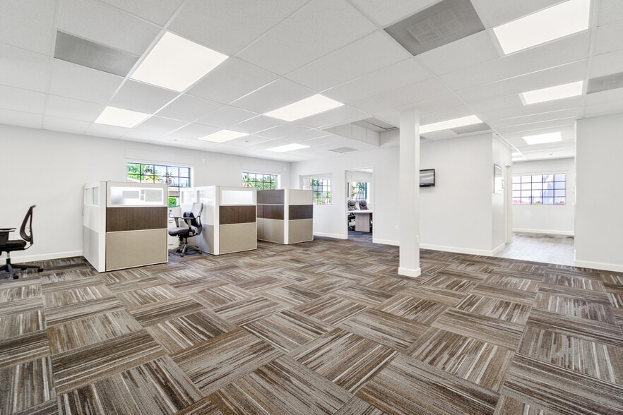 More Photos Of 16605 Devonshire St, Granada Hills Medical For Lease