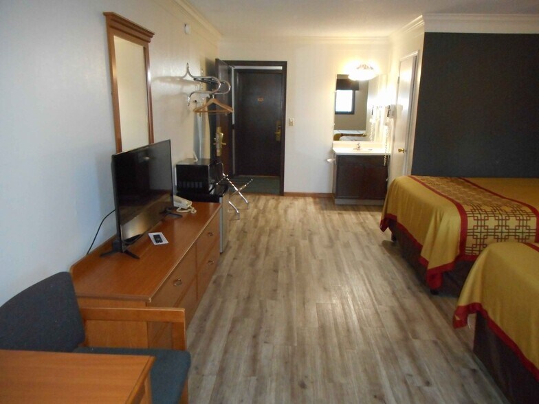 More Photos Of 1915 Highway 59 S, Thief River Falls Hotel For Sale