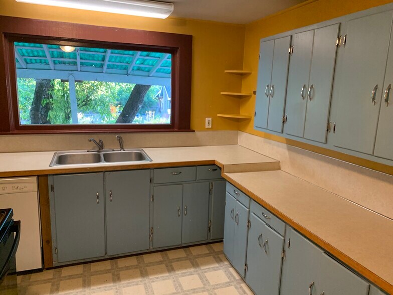 More Photos Of 1008 June St, Hood River Flex For Sale