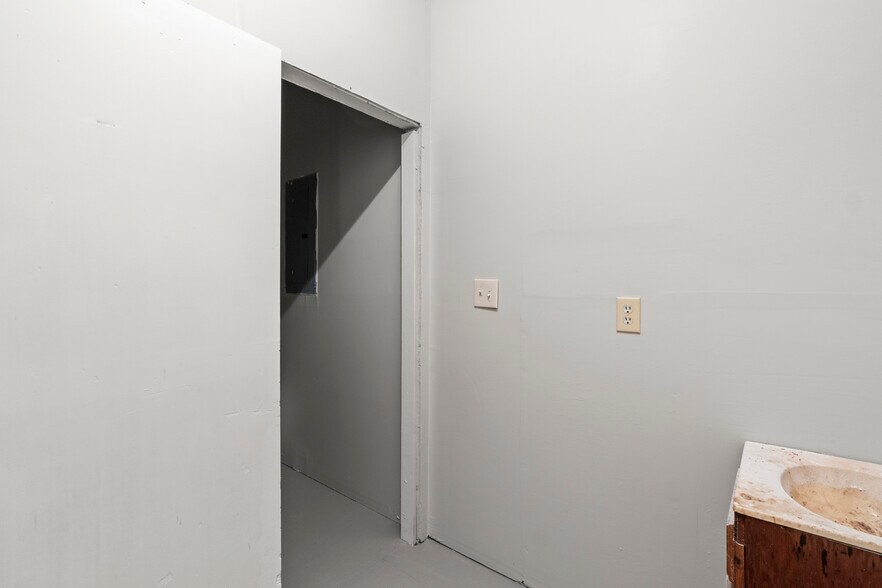 More Photos Of 3 Johnson Ave, Newnan Office Residential For Sale