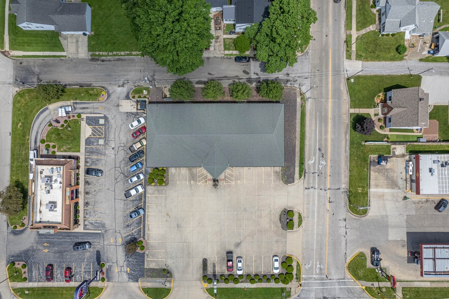 More Photos Of 912 E Main St, Olney General Retail For Lease