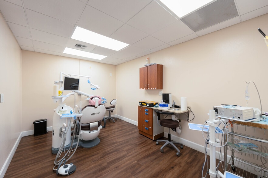 More Photos Of 5995-5997 Brockton Ave, Riverside Medical For Sale