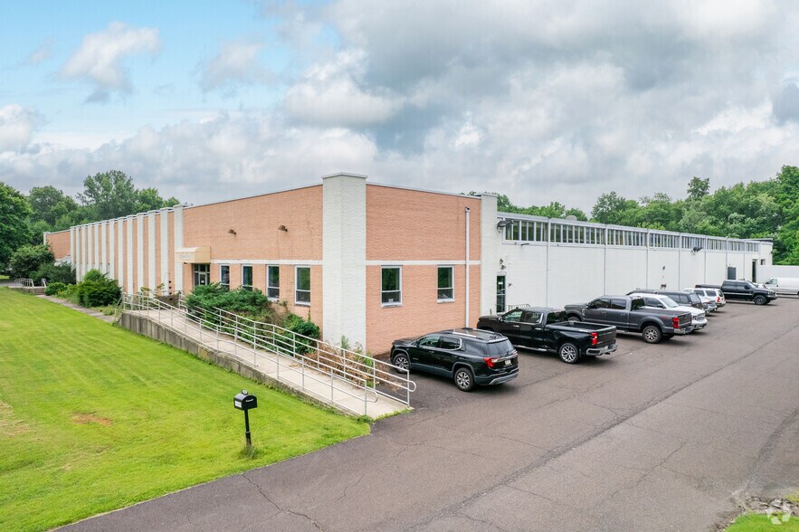 More Photos Of 94 County Line Rd, Colmar Warehouse For Lease