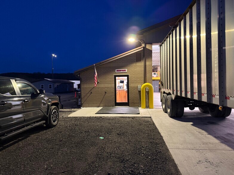 More Photos Of 4881 Pittsburgh Rd, Harrisville Light Distribution For Sale