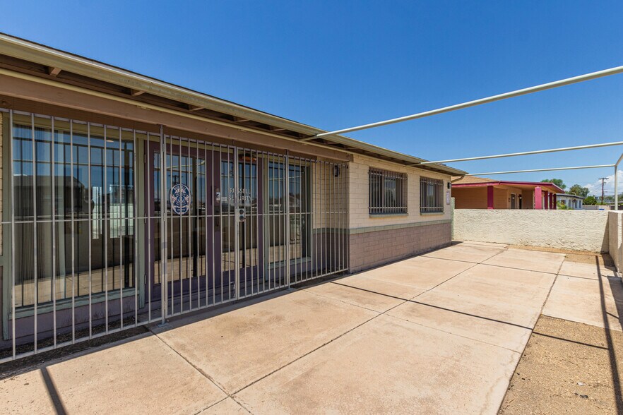 More Photos Of 8545 N Black Canyon Hwy, Phoenix Medical For Sale