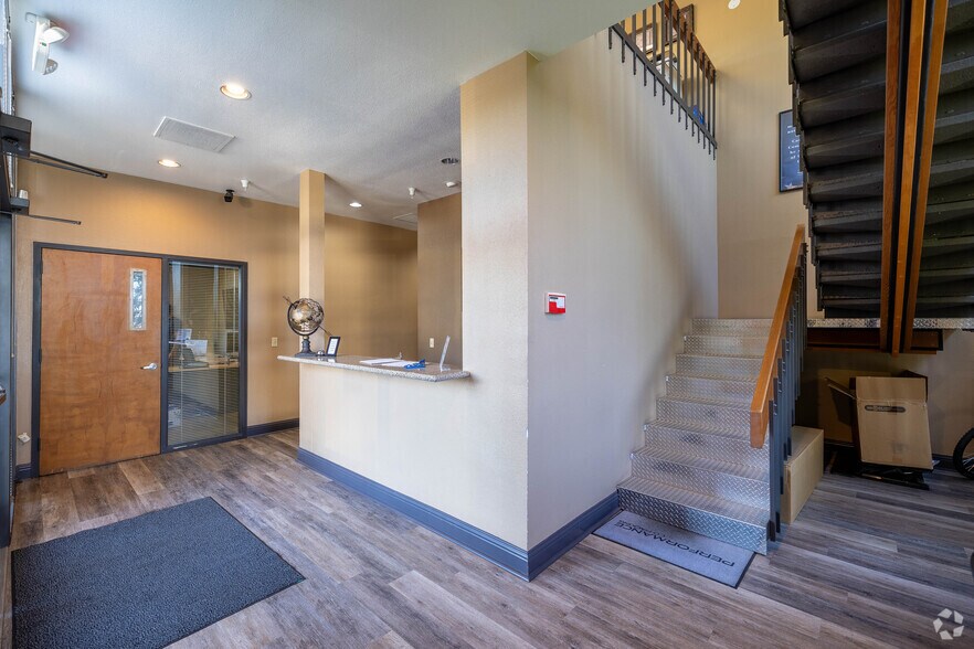 More Photos Of 1192 Vanderbilt Cir, Manteca Warehouse For Lease