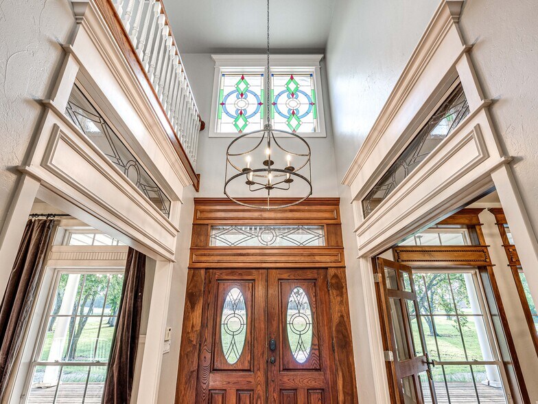 More Photos Of 18509 Brangus Rd, Shawnee Specialty For Sale