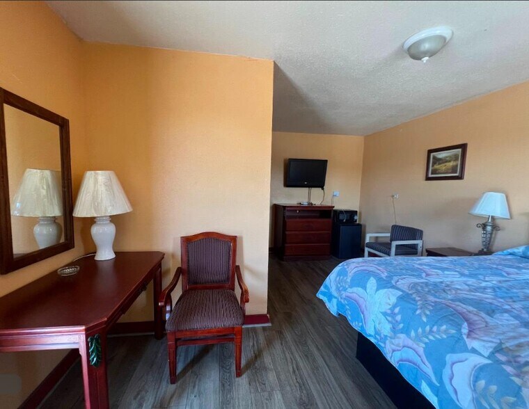More Photos Of 1041 Westpoint Ave, Colorado City Hotel For Sale
