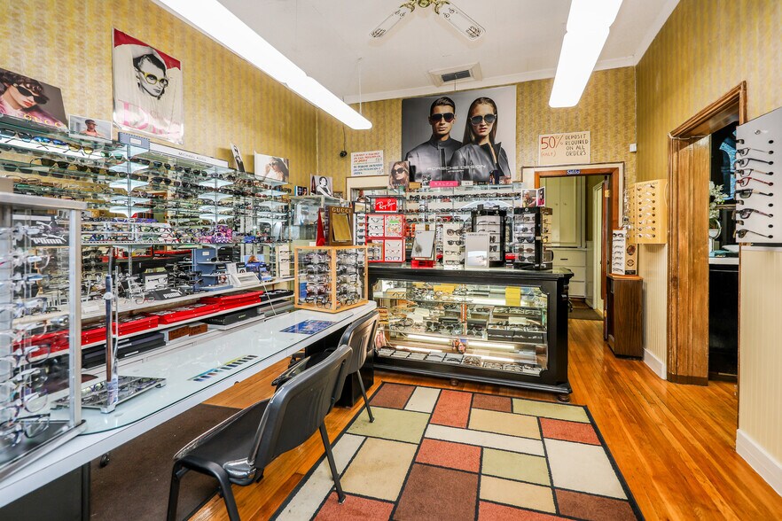 More Photos Of 1019 San Bernardo Ave, Laredo Office For Sale