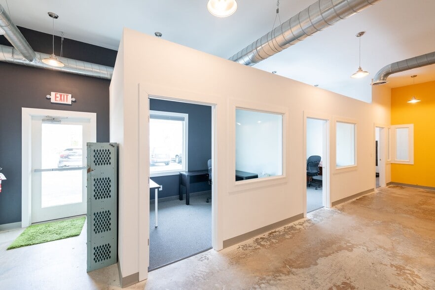 More Photos Of 32 Wall St, Madison General Retail For Lease