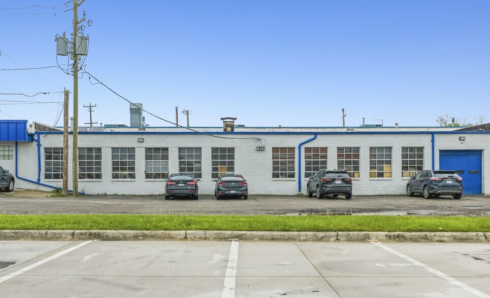 More Photos Of 25040 Van Born Rd, Dearborn Heights Manufacturing For Sale