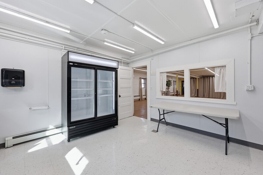 More Photos Of 43 Naubuc Ave, Glastonbury Flex For Sale