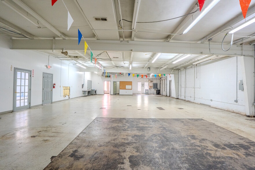 More Photos Of 804 Beltline Rd SW, Decatur Freestanding For Lease