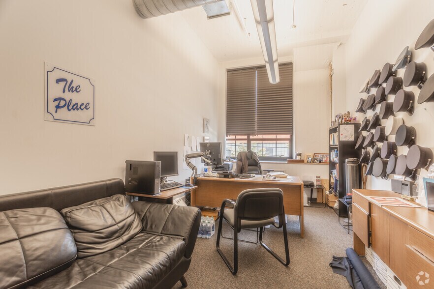 More Photos Of 33-00 47th Ave, Long Island City Warehouse For Lease