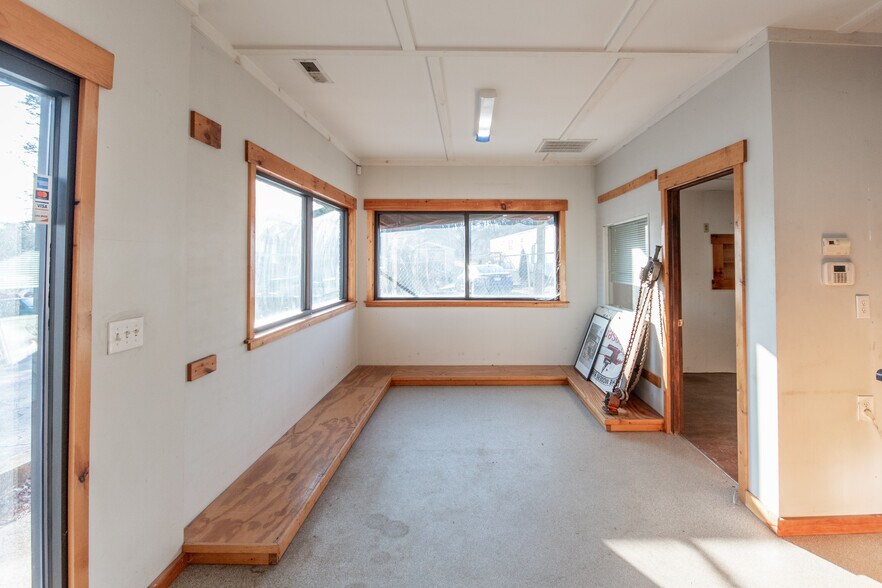 More Photos Of 535 W Main St, Franklin Specialty For Sale