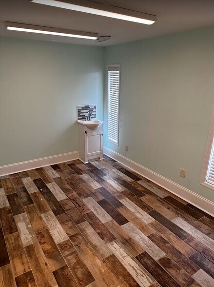 More Photos Of 117 Longwood Dr SE, Huntsville Storefront Retail Office For Lease