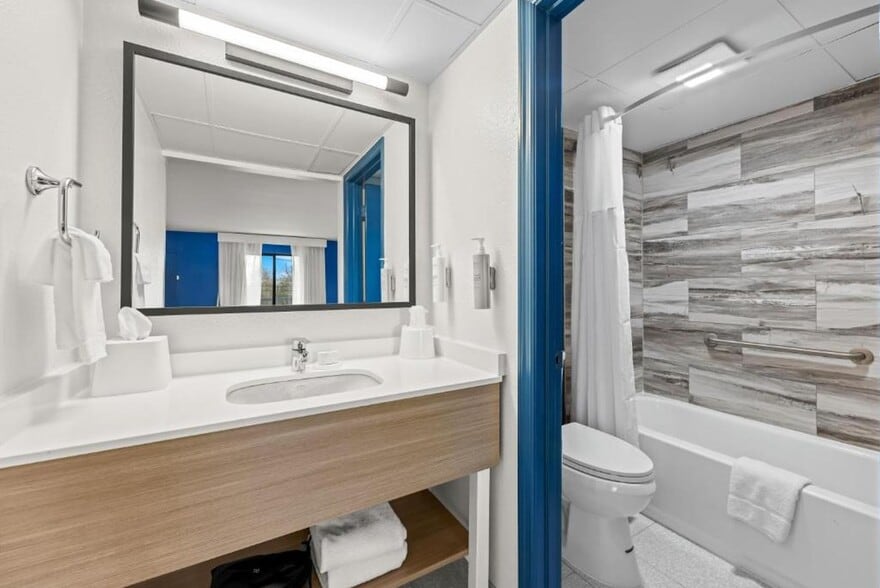 More Photos Of 3402 Winfield Dunn Pky, Kodak Hotel For Sale