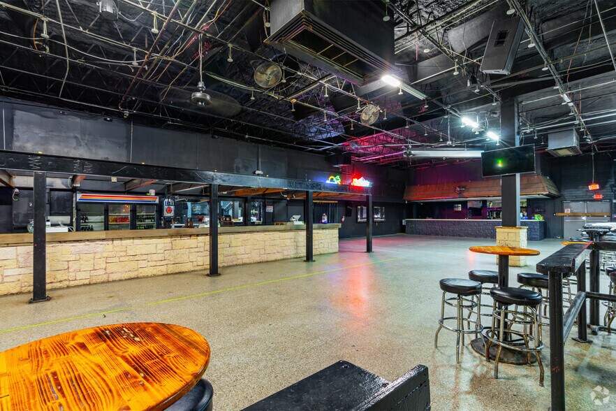 More Photos Of 7535 W US Highway 90, San Antonio Unknown For Lease