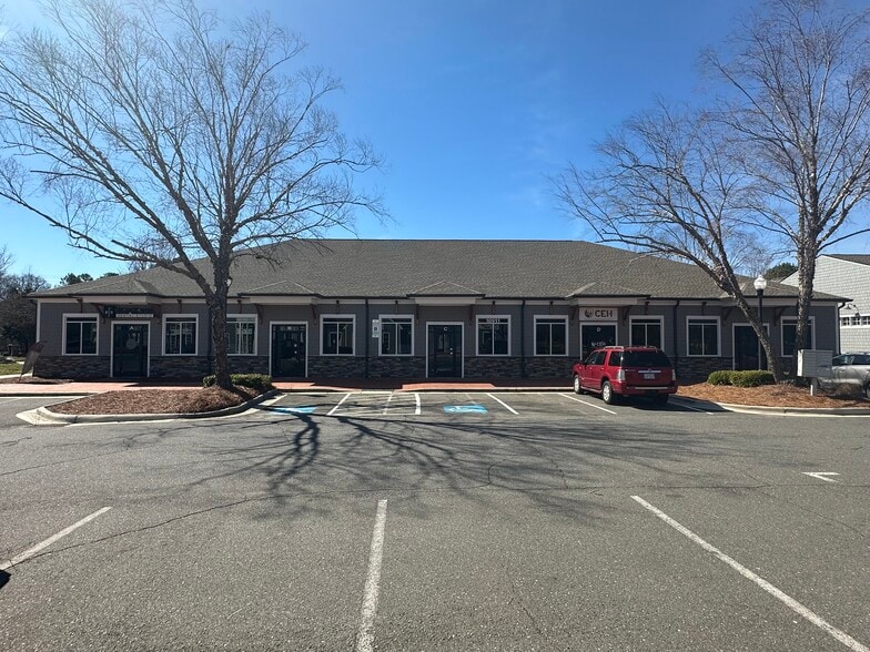 More Photos Of 10911 Black Dog Ln, Charlotte Medical For Lease