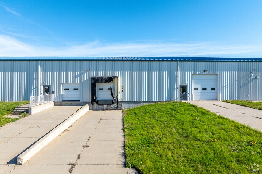 More Photos Of 205 Fairview Dr, Dallas Center Warehouse For Lease