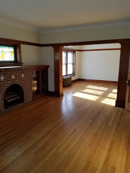 More Photos Of 1942 Elmwood Ave, Berwyn Apartments For Sale