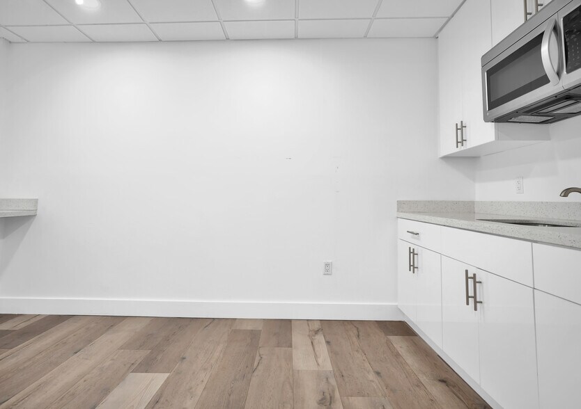 More Photos Of 7311 NW 12th St, Doral Light Distribution For Sale