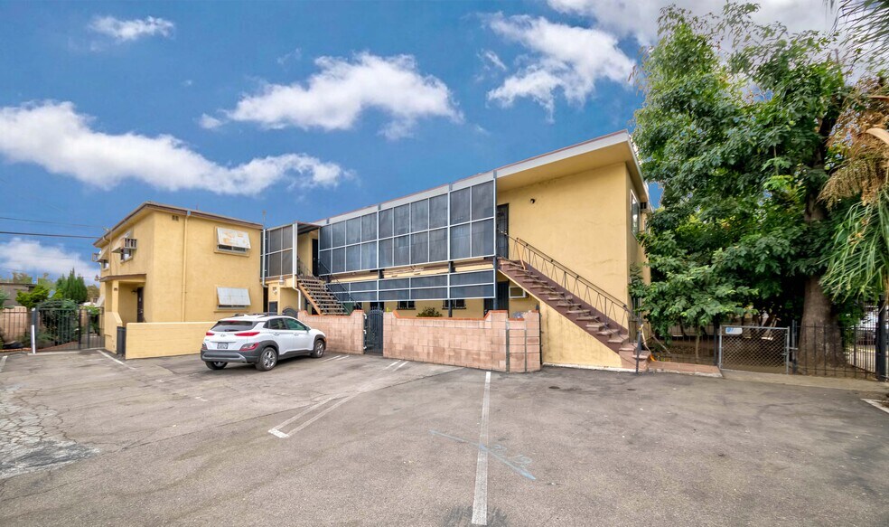 More Photos Of 3125 London St, Los Angeles Apartments For Sale