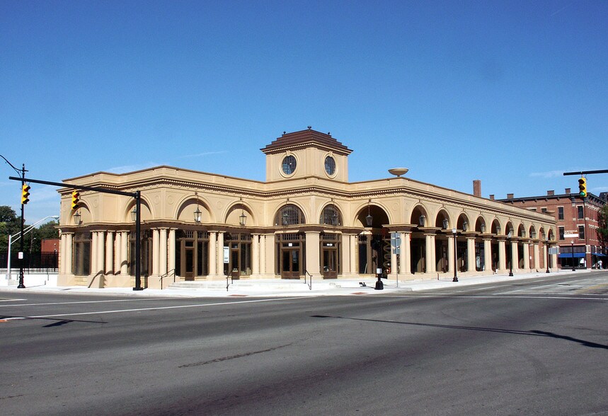 Primary Photo Of 565-601 N High St, Columbus Restaurant For Sale