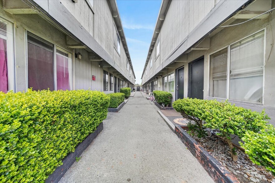 Primary Photo Of 11320 Sanchez St, Castroville Apartments For Sale