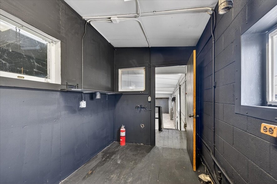 More Photos Of 749 N Plano St, Porterville Warehouse For Sale