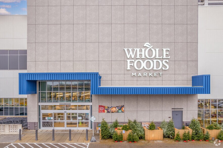 More Photos Of 5901 E Galbraith Rd, Cincinnati General Retail For Lease