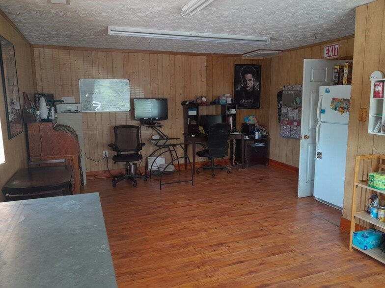 More Photos Of 9135 S Main St, Jonesboro Light Manufacturing For Sale