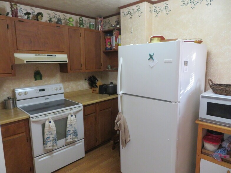 More Photos Of 113 S Graham St, Sardinia Warehouse For Sale