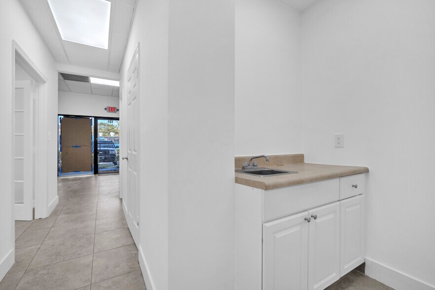 More Photos Of 3900 W Commercial Blvd, Fort Lauderdale Office For Lease