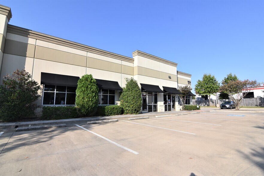 More Photos Of 1804 Owen Ct, Mansfield Light Distribution For Lease