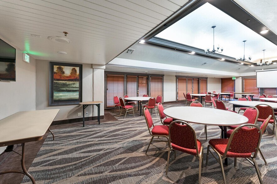 More Photos Of 1450 S Auto Mall Dr, St George Hotel For Sale