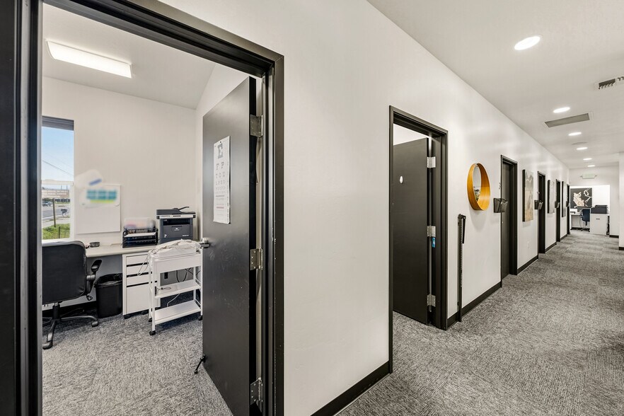 More Photos Of 296 S Pacific Hwy, Talent Medical For Sale
